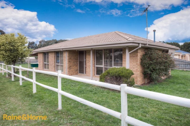 Photo - 1 Acacia Court, Romsey VIC 3434 - Image 17