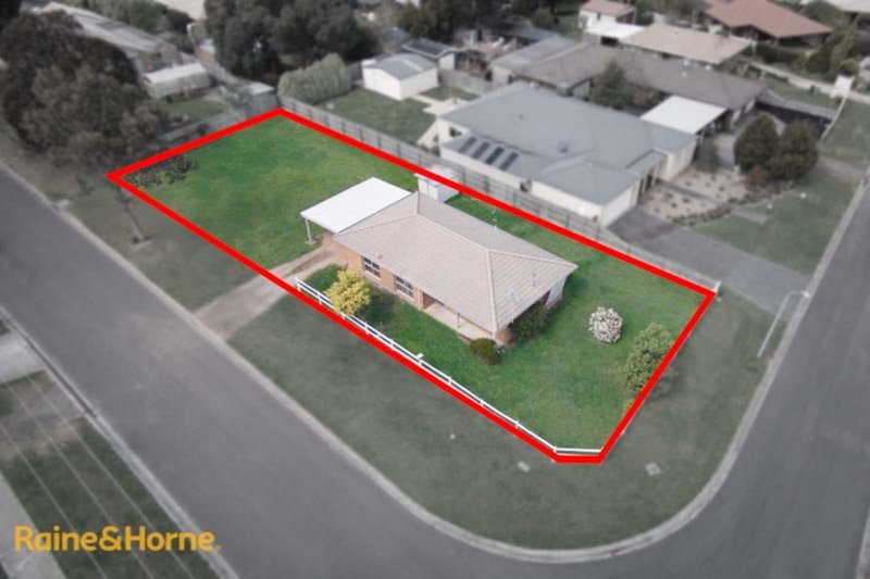 Photo - 1 Acacia Court, Romsey VIC 3434 - Image 18