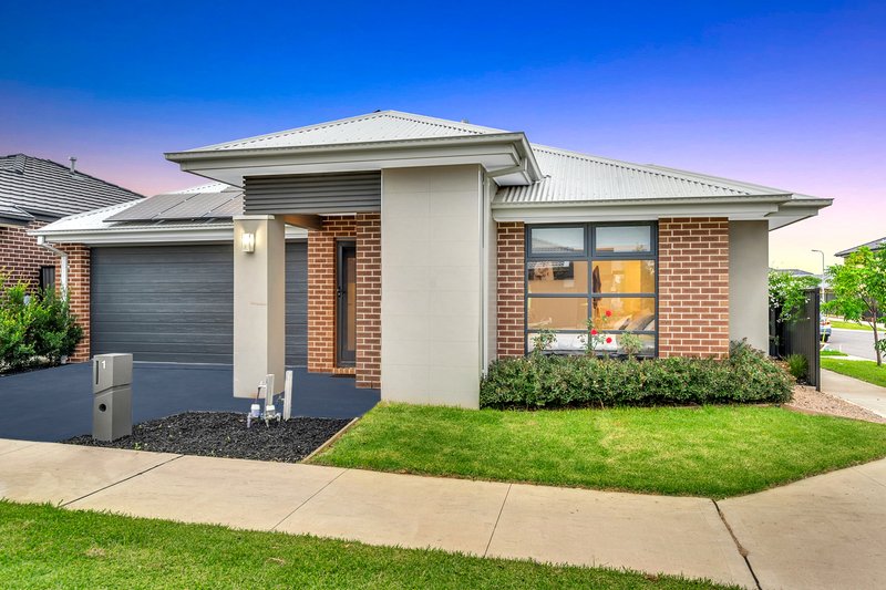 Photo - 1 Acmena Place, Craigieburn VIC 3064 - Image 2