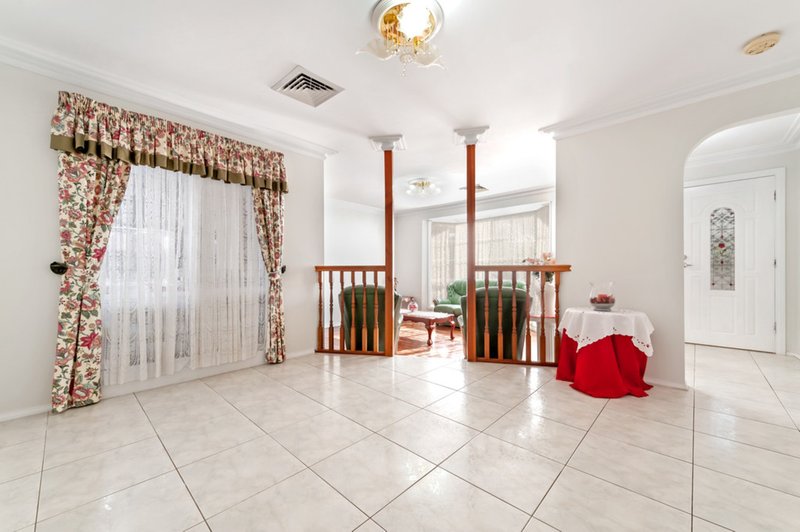 Photo - 1 Aitken Drive, Delahey VIC 3037 - Image 4