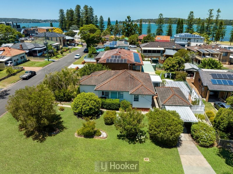 1 Albion Close, Speers Point NSW 2284