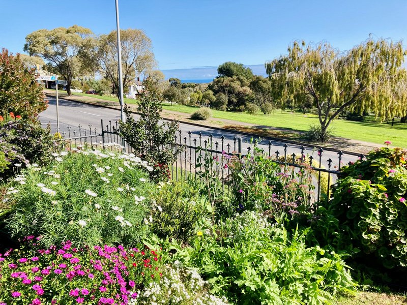 Photo - 1 Alfonso Drive, Hallett Cove SA 5158 - Image 17