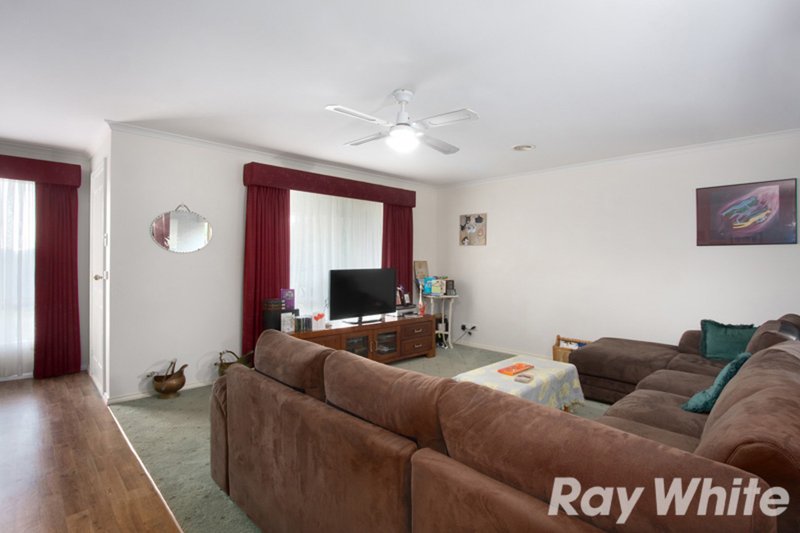 Photo - 1 Allan Close, Pakenham VIC 3810 - Image 2