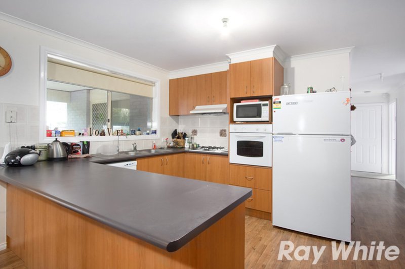 Photo - 1 Allan Close, Pakenham VIC 3810 - Image 5