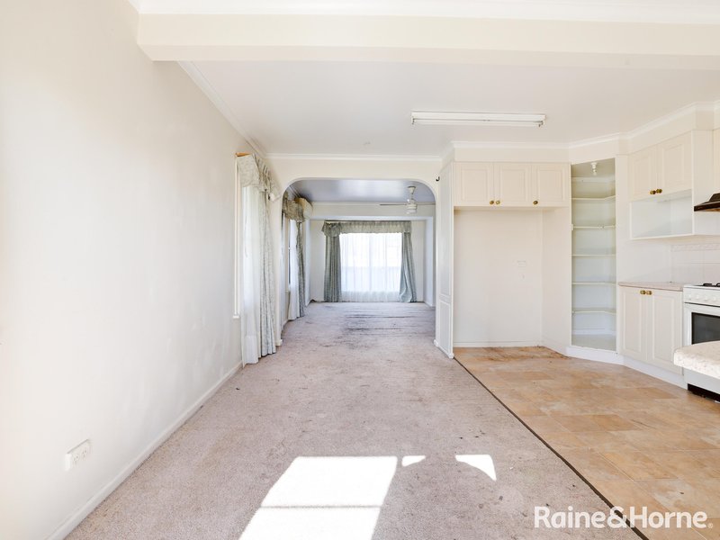 Photo - 1 Aloota Street, South Bathurst NSW 2795 - Image 6