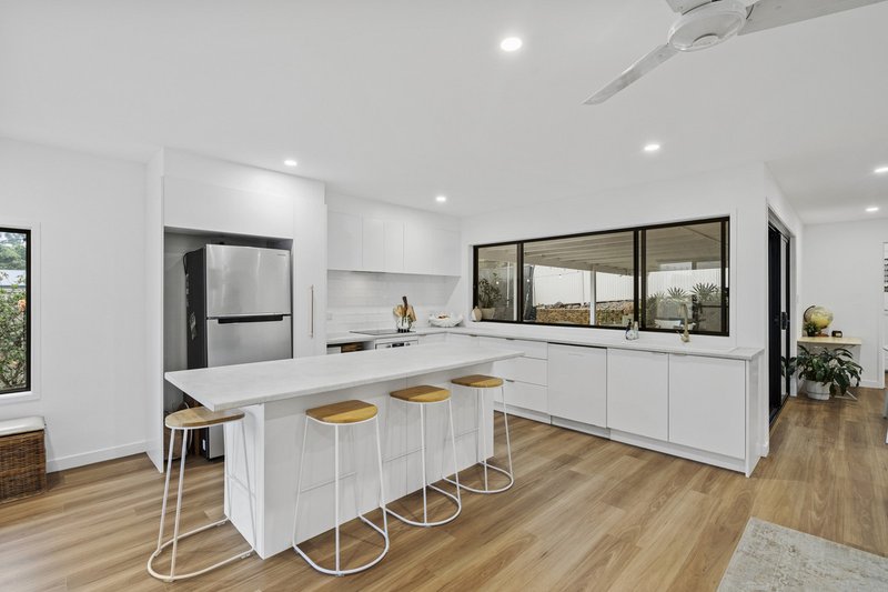 Photo - 1 Amethyst Court, Carrara QLD 4211 - Image 3