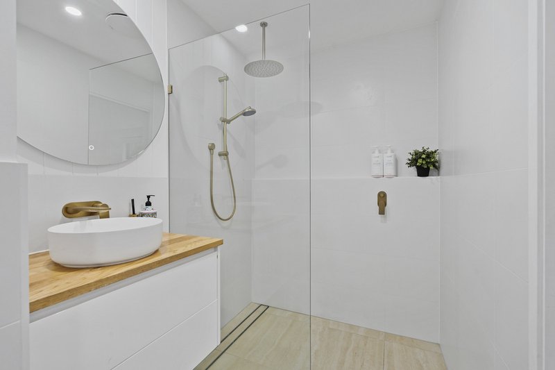 Photo - 1 Amethyst Court, Carrara QLD 4211 - Image 9