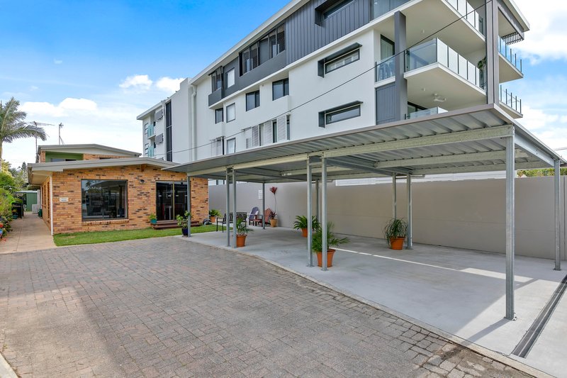 Photo - 1 and 2/23 Bradman Avenue, Maroochydore QLD 4558 - Image 3