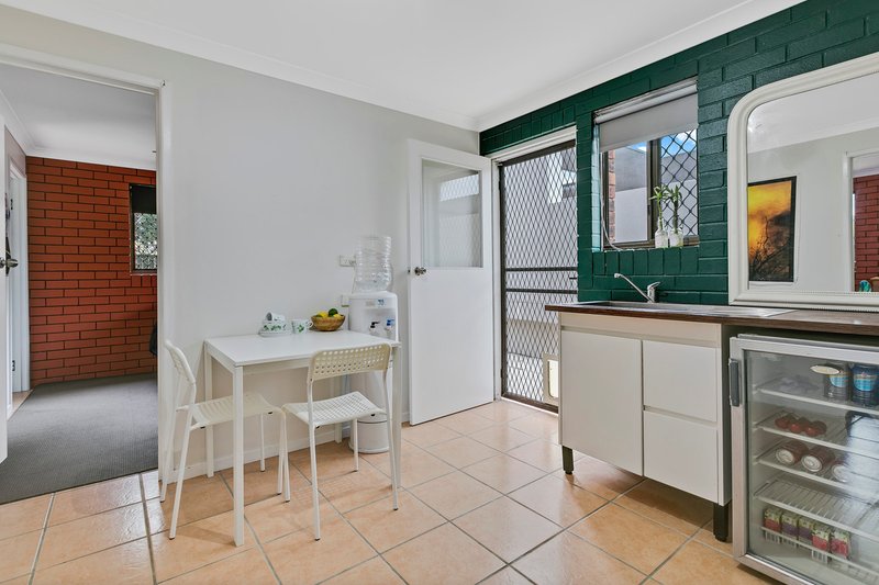 Photo - 1 and 2/23 Bradman Avenue, Maroochydore QLD 4558 - Image 15