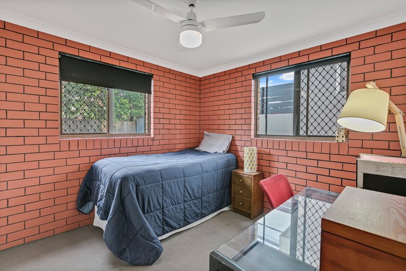 Photo - 1 and 2/23 Bradman Avenue, Maroochydore QLD 4558 - Image 16