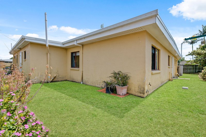 Photo - 1 and 2/5 Allambie Court, Buddina QLD 4575 - Image 20