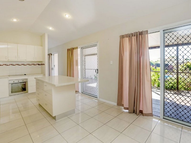 Photo - 1 Angela Boulevard, Mount Isa QLD 4825 - Image 2