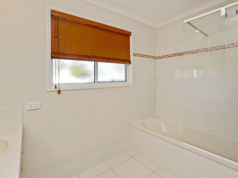 Photo - 1 Angela Boulevard, Mount Isa QLD 4825 - Image 10