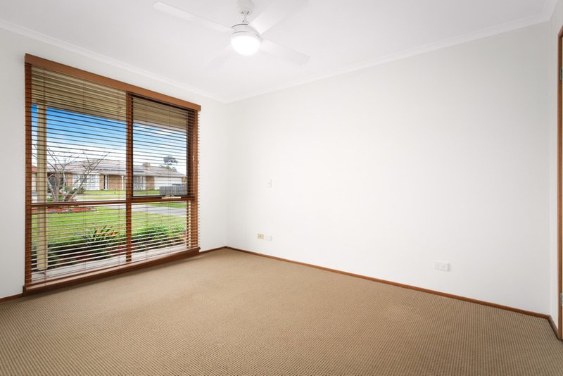 Photo - 1 Anita Place, Pakenham VIC 3810 - Image 5