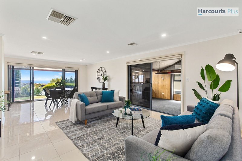 1 Annabelle Drive, Hallett Cove SA 5158