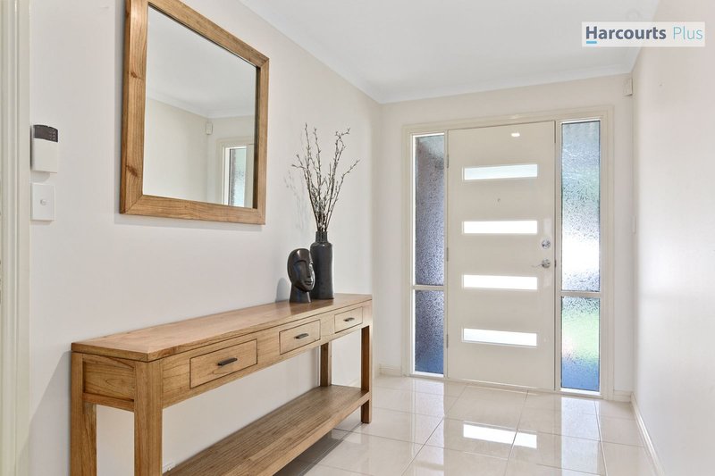 Photo - 1 Annabelle Drive, Hallett Cove SA 5158 - Image 4