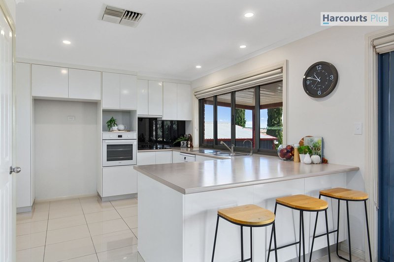 Photo - 1 Annabelle Drive, Hallett Cove SA 5158 - Image 7