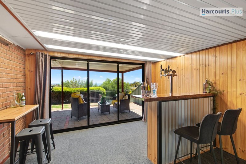 Photo - 1 Annabelle Drive, Hallett Cove SA 5158 - Image 10