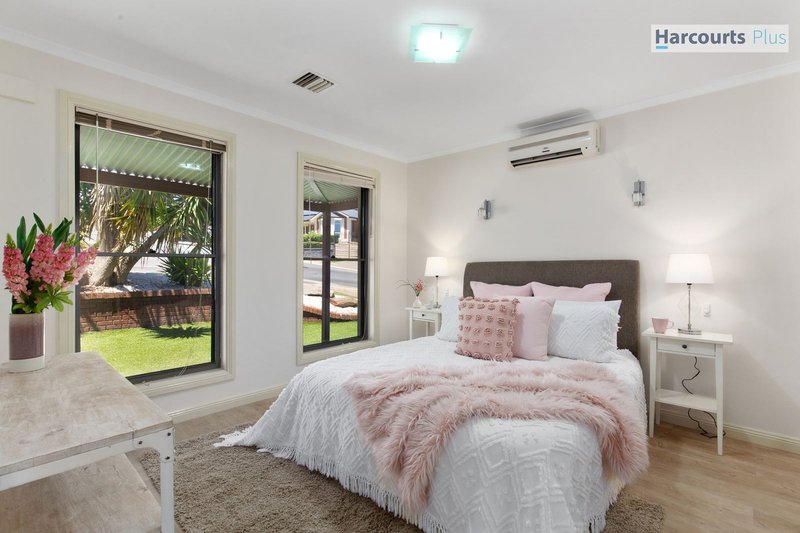 Photo - 1 Annabelle Drive, Hallett Cove SA 5158 - Image 11