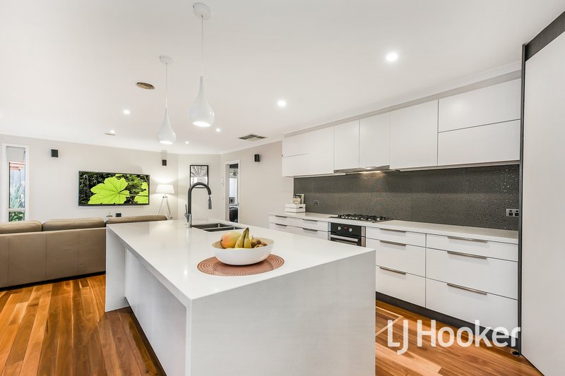 Photo - 1 Applewood Place, Narre Warren South VIC 3805 - Image 3