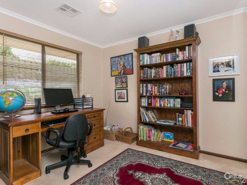 Photo - 1 Arachne Drive, Hallett Cove SA 5158 - Image 7