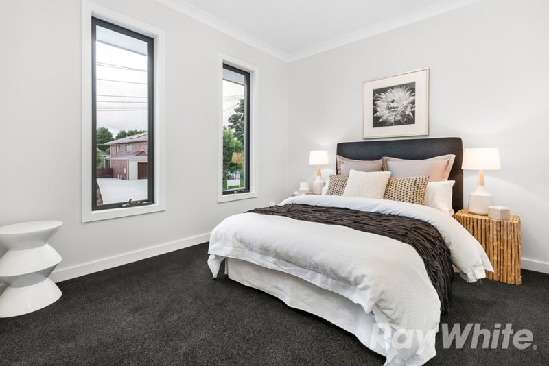 Photo - 1 Arianne Road, Glen Waverley VIC 3150 - Image 6