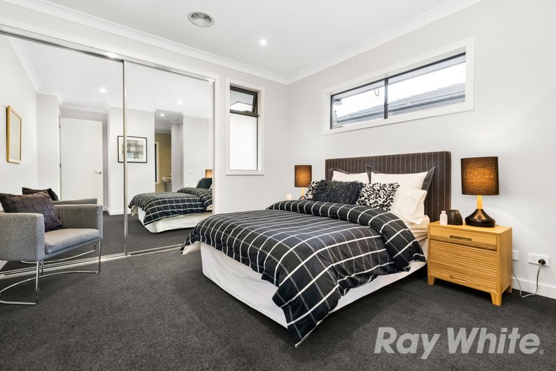 Photo - 1 Arianne Road, Glen Waverley VIC 3150 - Image 7