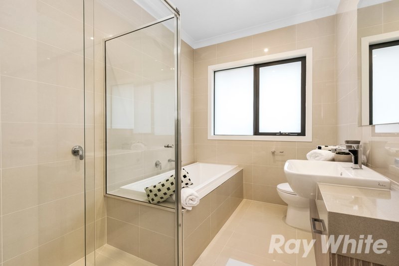 Photo - 1 Arianne Road, Glen Waverley VIC 3150 - Image 8