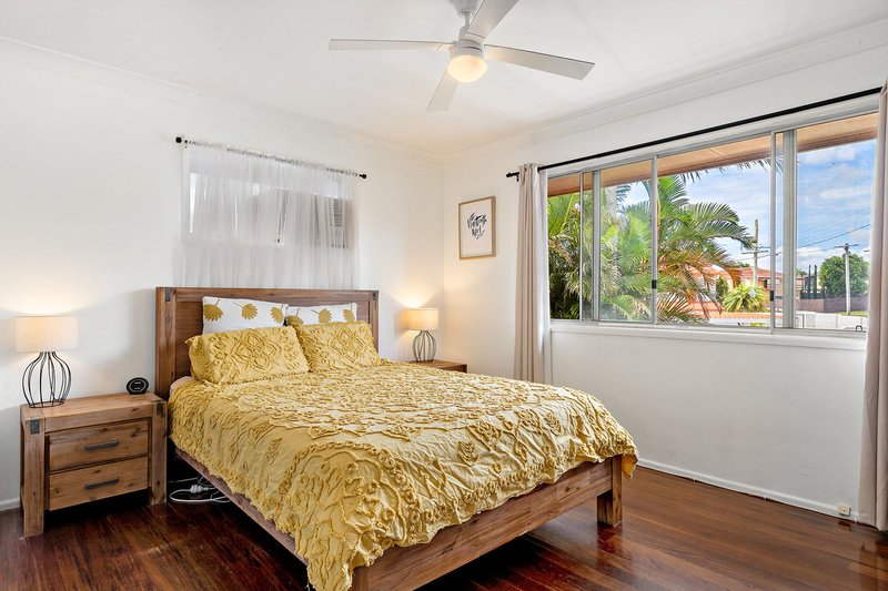 Photo - 1 Arran Court, Strathpine QLD 4500 - Image 5