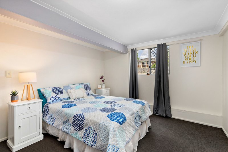 Photo - 1 Arran Court, Strathpine QLD 4500 - Image 11