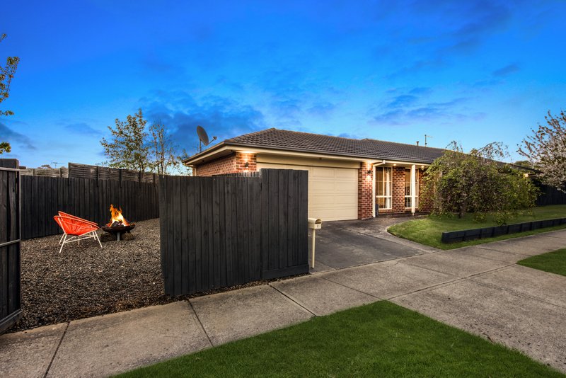 Photo - 1 Ash Crescent, Pakenham VIC 3810 - Image 3