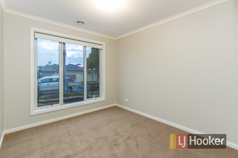 Photo - 1 Atkins Road, Pakenham VIC 3810 - Image 10