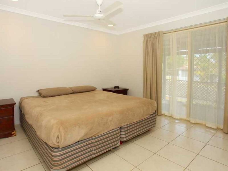 Photo - 1 Atoll Court, Pacific Pines QLD 4211 - Image 6