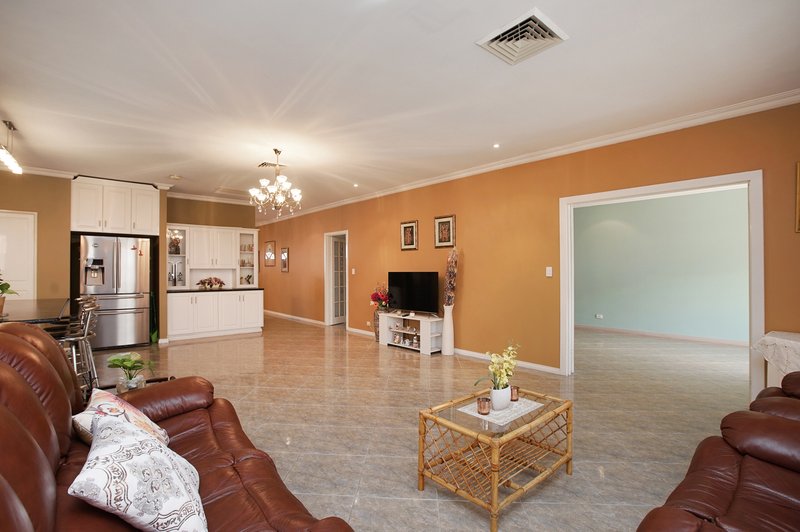 Photo - 1 Atwell Close, Lake Coogee WA 6166 - Image 14