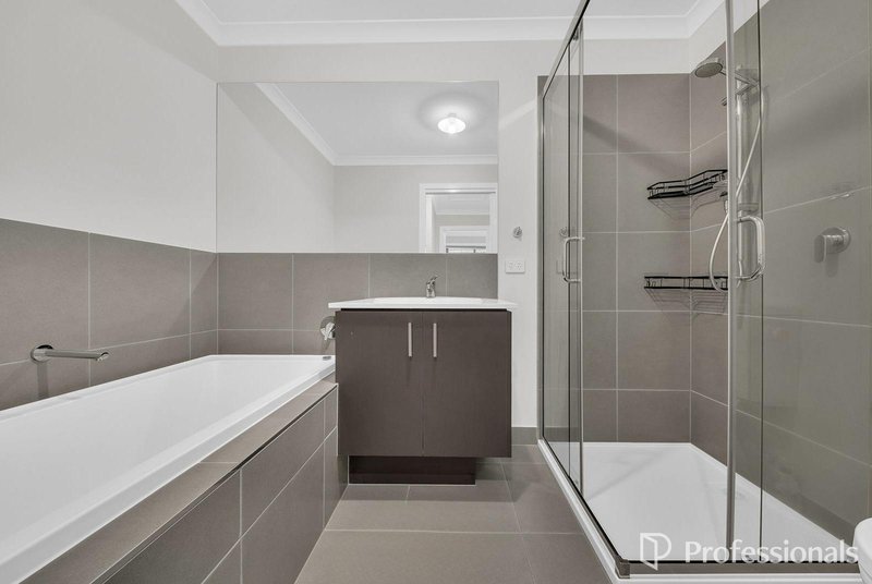 Photo - 1 Auty Way, Clyde North VIC 3978 - Image 9