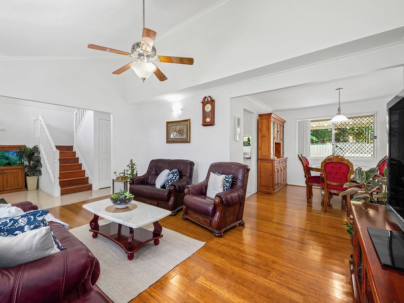 Photo - 1 Bangalow Street, Bridgeman Downs QLD 4035 - Image 5