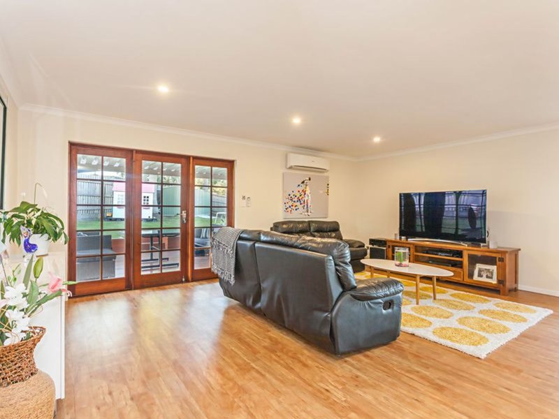 Photo - 1 Barker Street, Boronia Heights QLD 4124 - Image 4