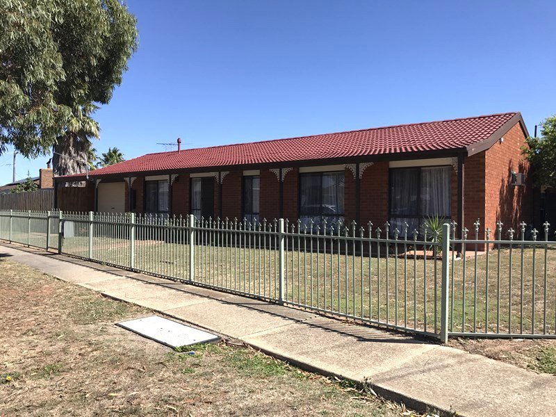 Photo - 1 Barklya Court, Hoppers Crossing VIC 3029 - Image 1