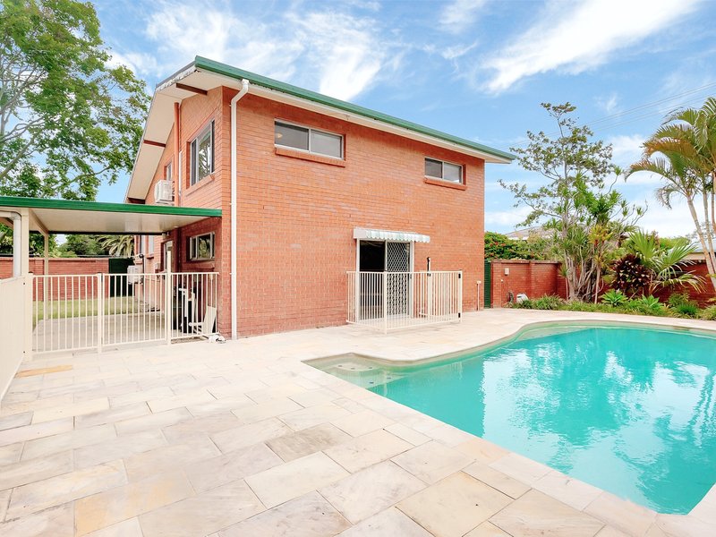 Photo - 1 Barwon Street, Burleigh Waters QLD 4220 - Image 4