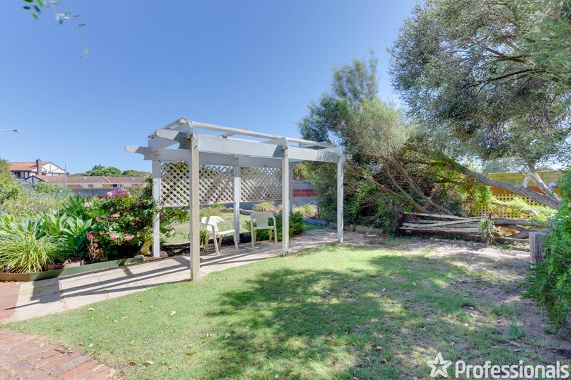 Photo - 1 Basslet Place, Warnbro WA 6169 - Image 25