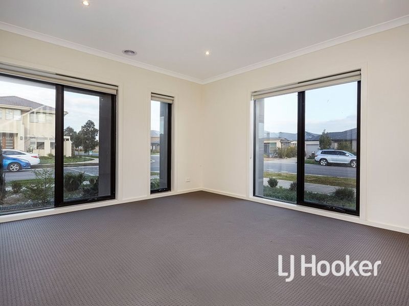 Photo - 1 Bay Way, Point Cook VIC 3030 - Image 2