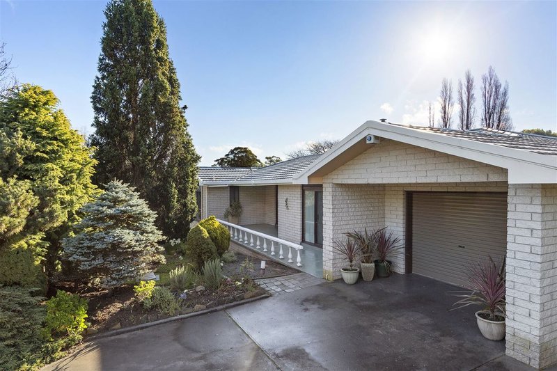 Photo - 1 Bayview Avenue, Ambleside TAS 7310 - Image 2