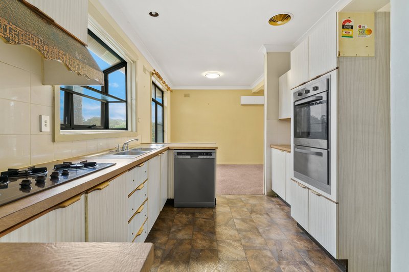 Photo - 1 Bayview Road, Peakhurst Heights NSW 2210 - Image 6