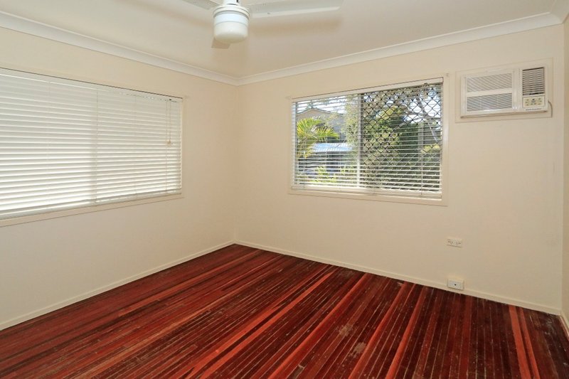 Photo - 1 Beaconsfield Terrace, The Range QLD 4700 - Image 8