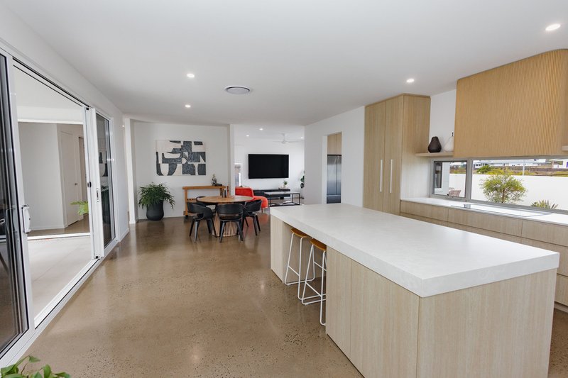Photo - 1 Bedarra Boulevard, Innes Park QLD 4670 - Image 9