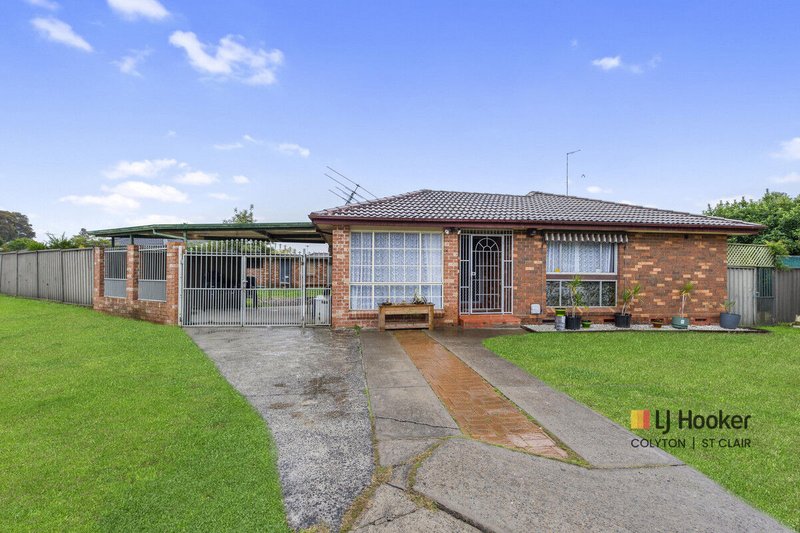 1 Belbowrie Glen, St Clair NSW 2759