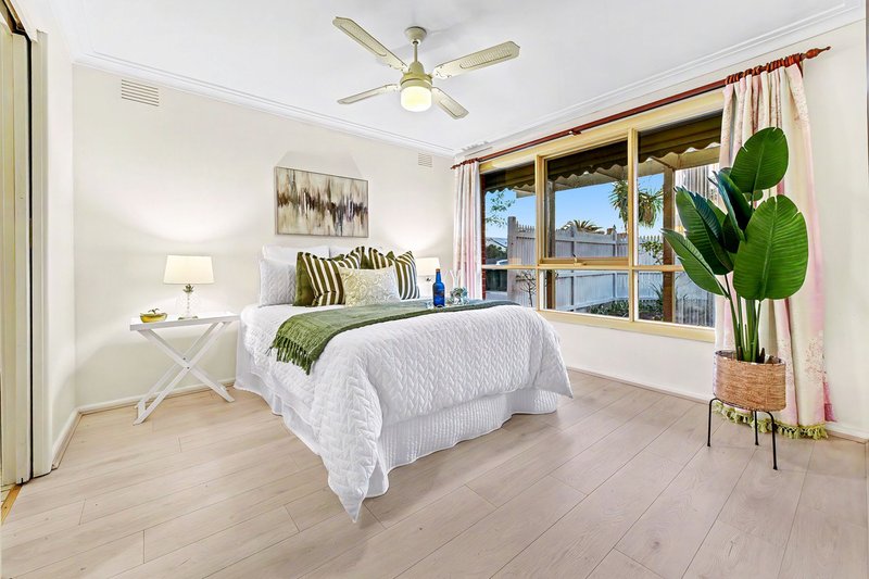 Photo - 1 Bell View Court, Springvale South VIC 3172 - Image 6
