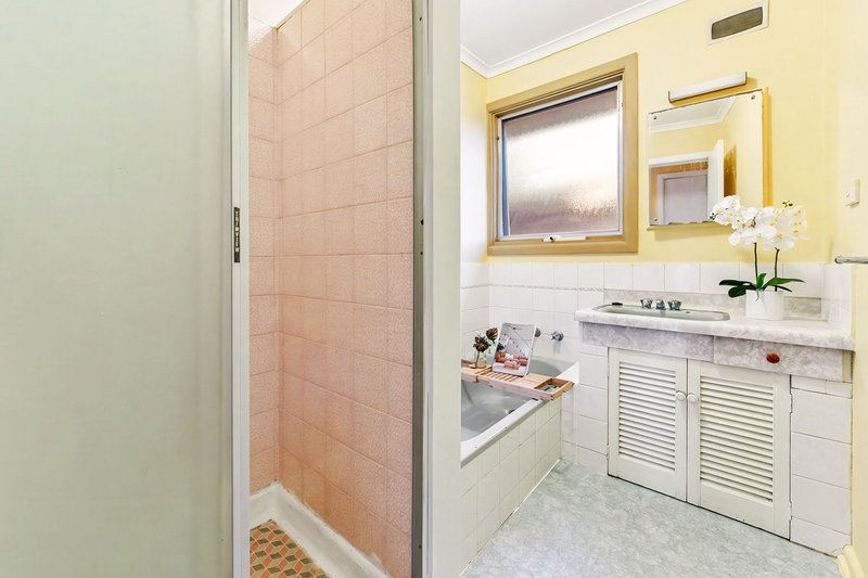 Photo - 1 Bell View Court, Springvale South VIC 3172 - Image 9