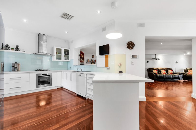 Photo - 1 Bermuda Avenue, West Lakes Shore SA 5020 - Image 8