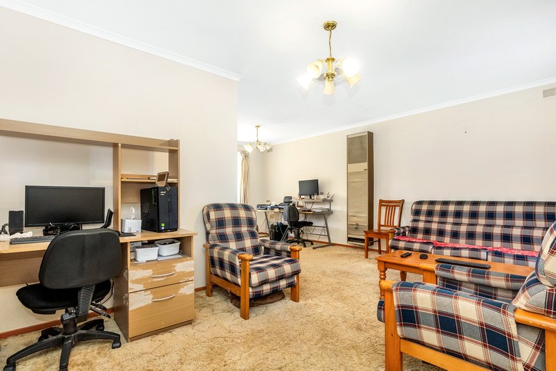 Photo - 1 Berrigan Court, Werribee VIC 3030 - Image 2